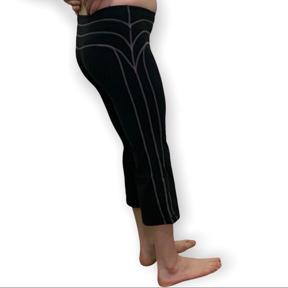 Cropped black Lululemon flare pants - Picture 4 of 7